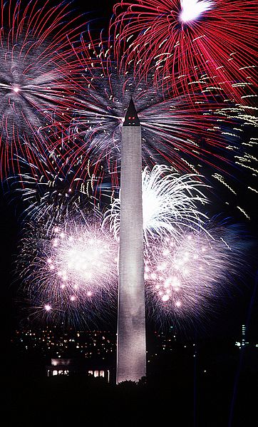 362px-Fourth_of_July_fireworks_behind_the_Washington_Monument,_1986